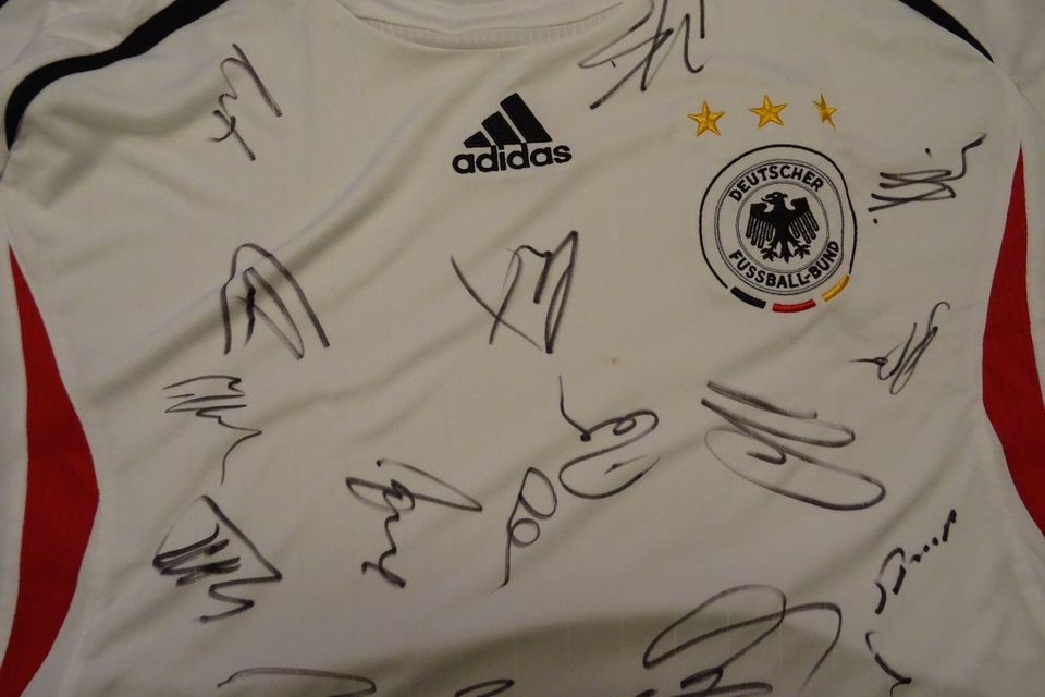 DEUTSCHLAND DFB 2006 NATIONALMANNSCHAFTS TRIKOT AUTOGRAMME XL in Ottenhöfen