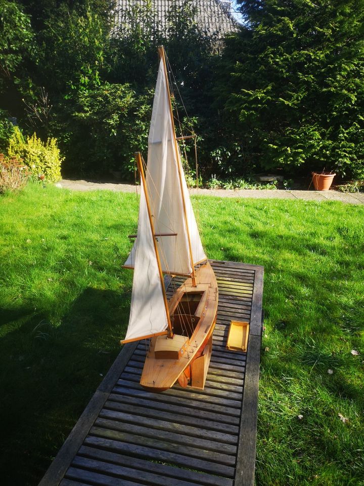 Modellboot Segelboot Holz in Rellingen