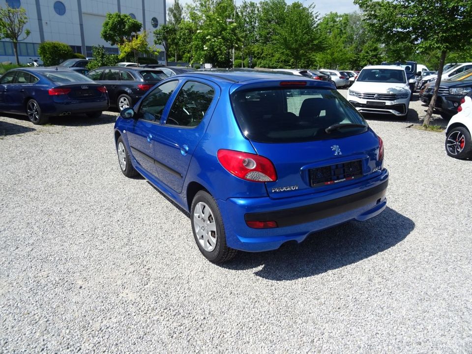 Peugeot 206 + Basis 1.1 60 Sportsitze Klima el.SP eFH in Ismaning