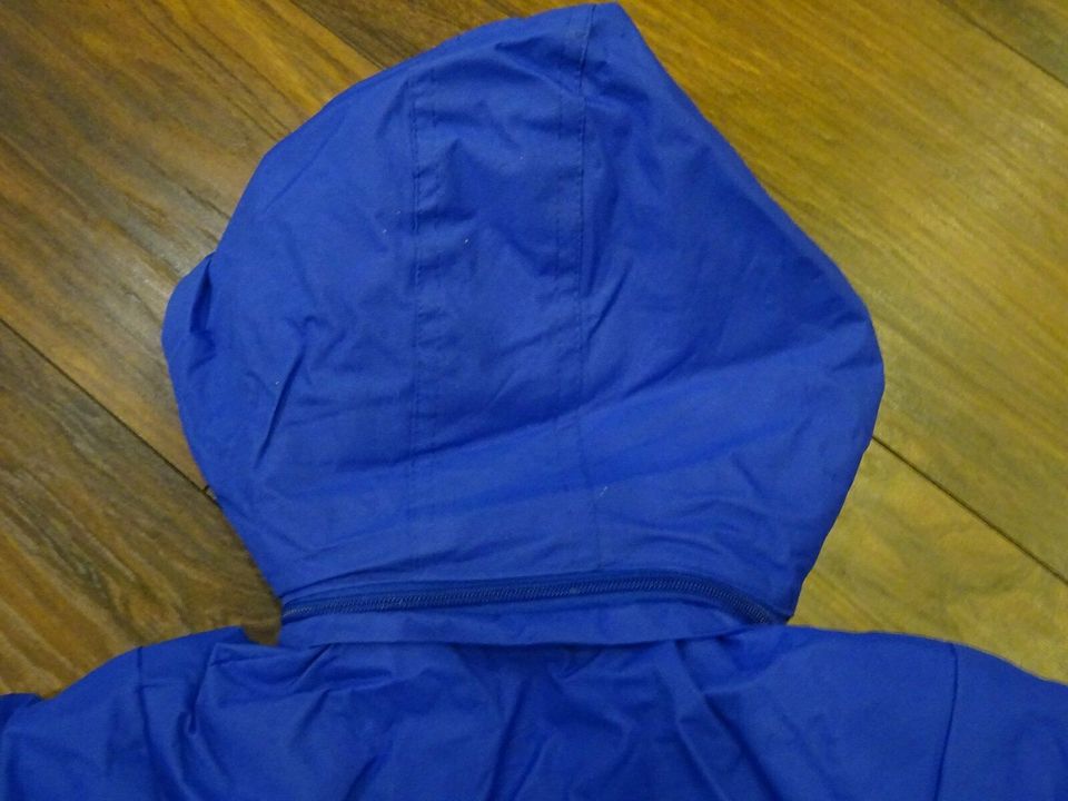 Warme Winterjacke mit abnehmbarer Kapuze blau Jungen Größe 86 in Berlin