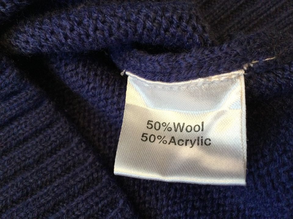 50% Wolle Merinowolle Strickjacke Pullover Gr.116 in Dresden