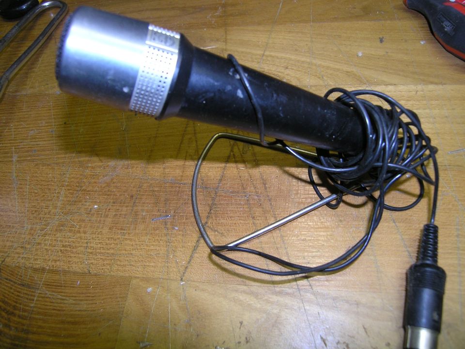 Mikrofon von Philips, mit Ständer in Herford