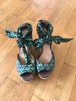 Ugg Australia Sandalen mit Bast und Keilabsatz in 38 Niedersachsen - Hameln Vorschau