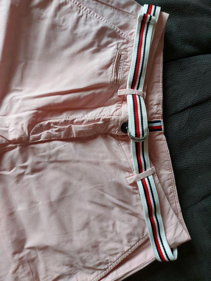 Tommy Hilfiger Shorts, Größe 40, rosa in Langenselbold