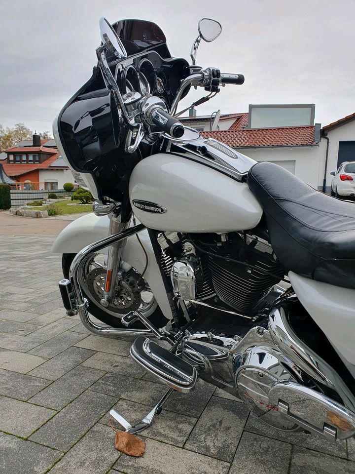 Harley Davidson CVO 110 Street Glide, E-Glide in Schwäbisch Gmünd