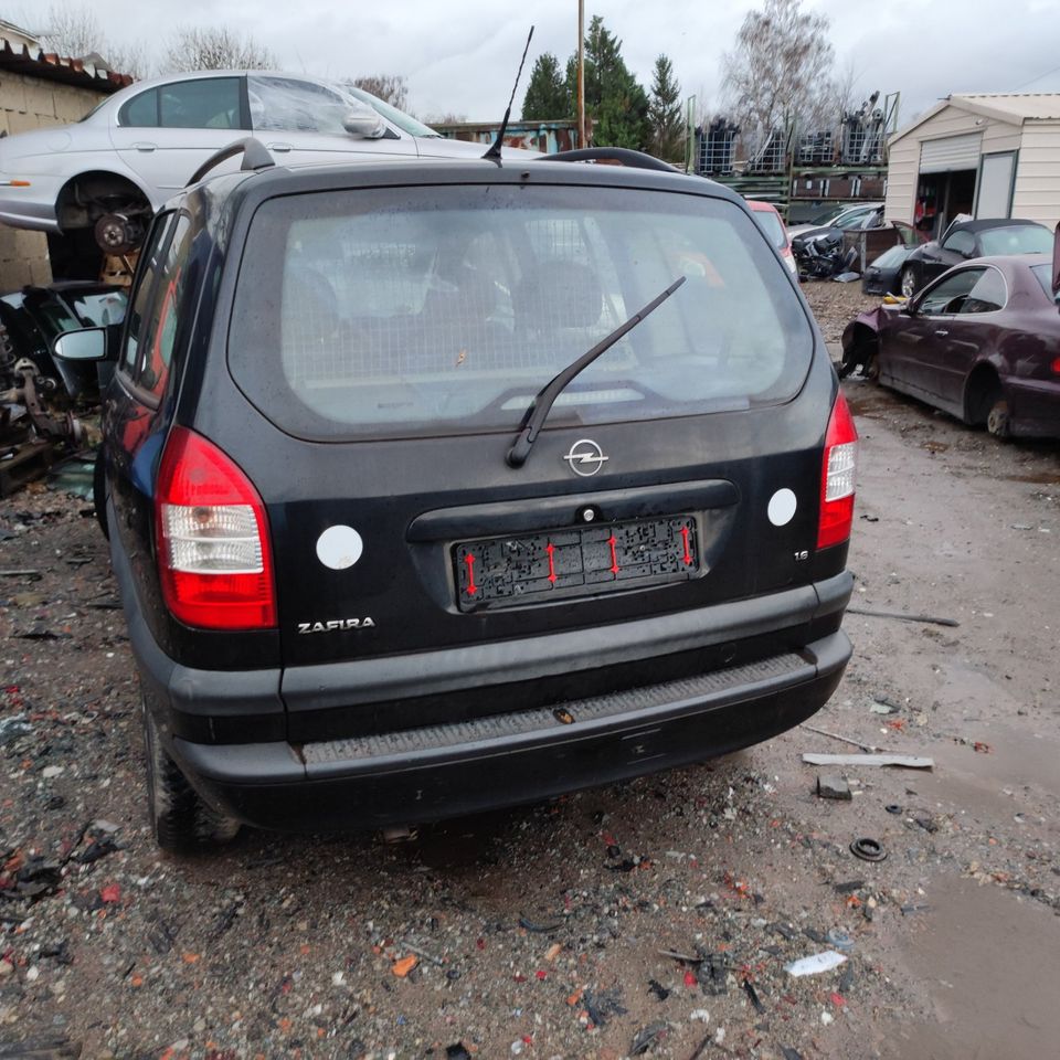 Schlachtung Opel Zafira A alle Teile auf Anfrage erhältlich in Duisburg