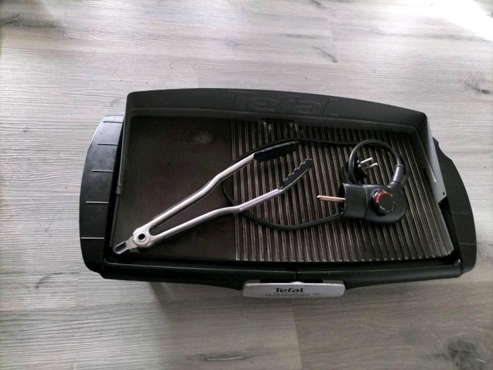 Elektrogrill Tefal Ultracompact 1800W in Ellerbek