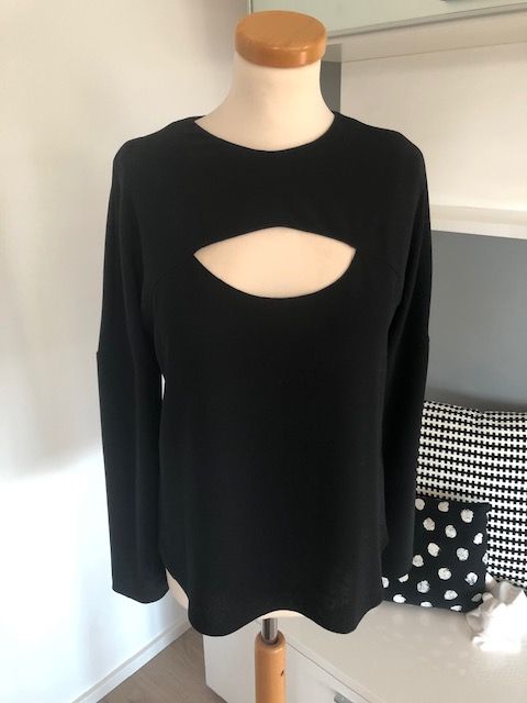 ZARA Bluse Schwarz uni Gr. S /36 mit Cut Out- neu! in Hammelburg