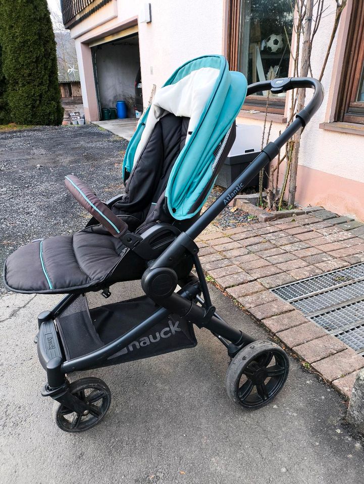 Hauck Kinderwagen Mit Auto Babyschale und 3 Aufsätzen Kindersitz in Schlüchtern