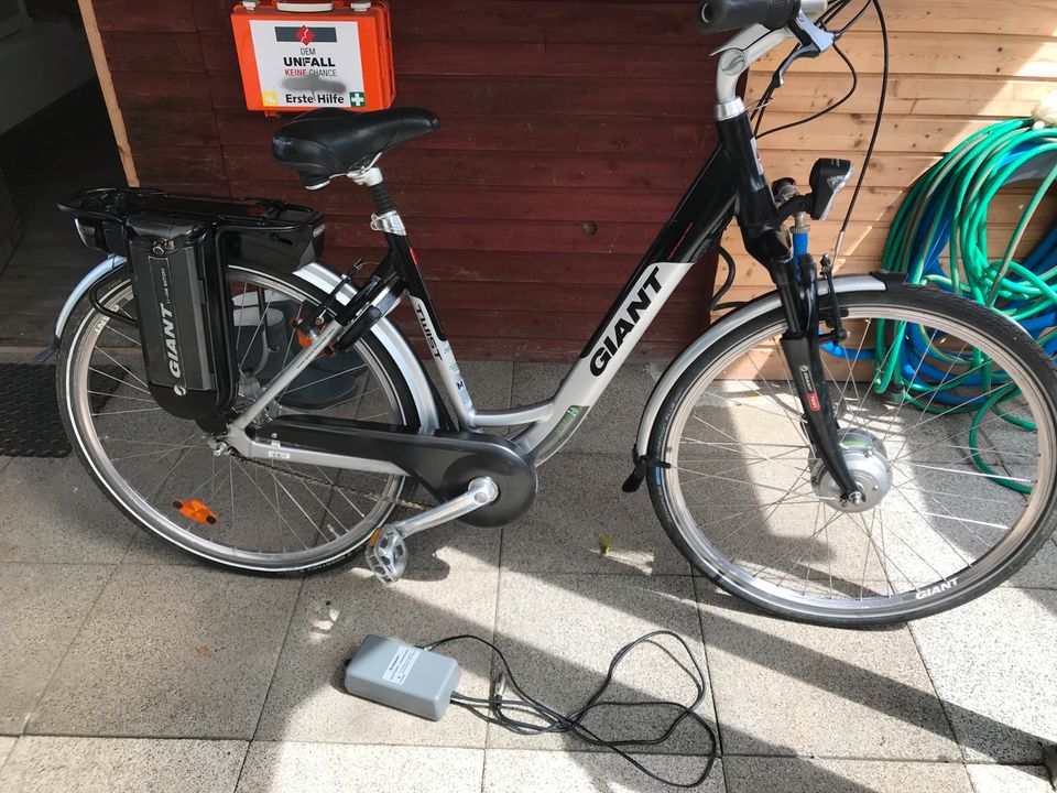 Verkaufe hier unsere E Bike 28 Zoll in guten Zustand in Frankfurt am Main