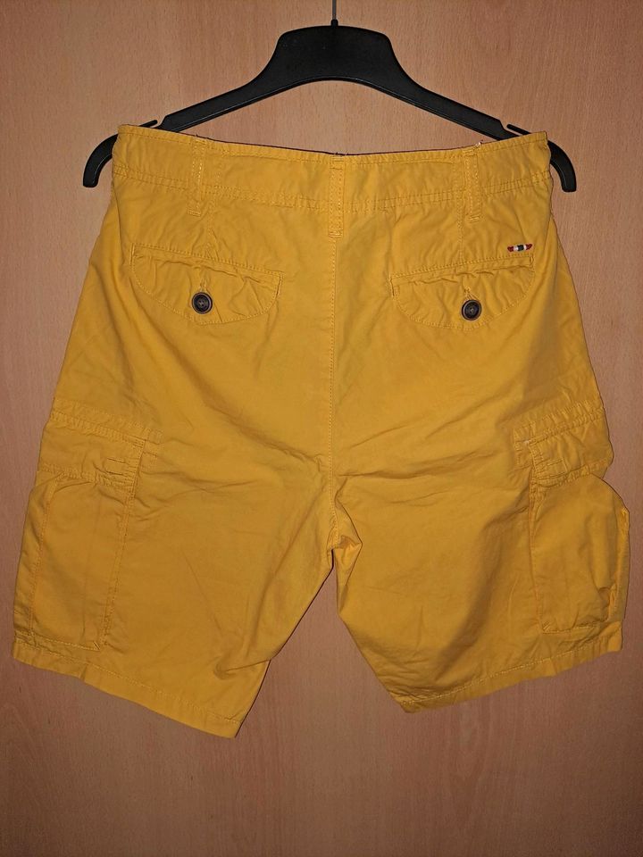 Napapijri Shorts/Chino-Hose kurz + T-shirt in Kaiserslautern