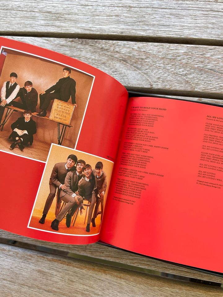 The Beatles Red Album 1962 - 1966 Doppel CD mit Lyrics - wie Neu in Aschaffenburg