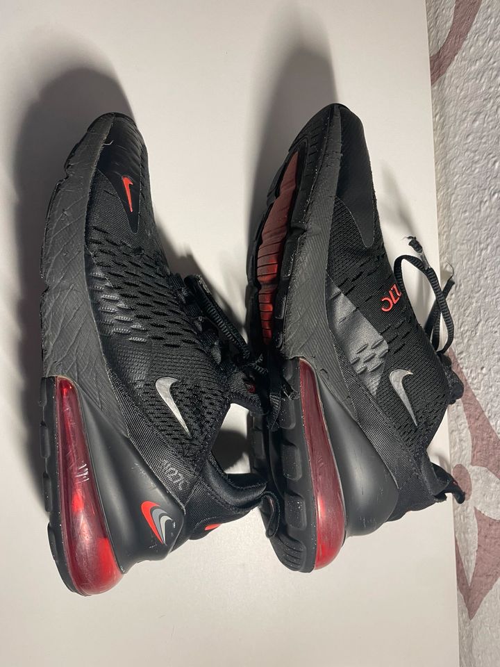 Nike Air Max 270 schwarz/rot Gr. 39 in Pampow