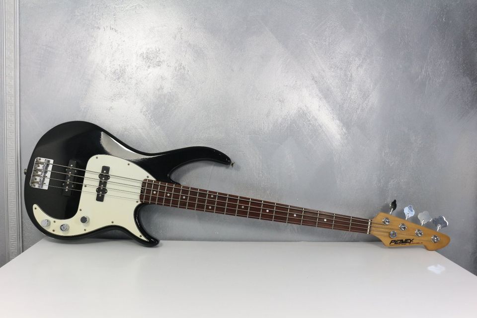 Peavy Milestone III Bass Gitarre - Schwarz in Kamp-Lintfort