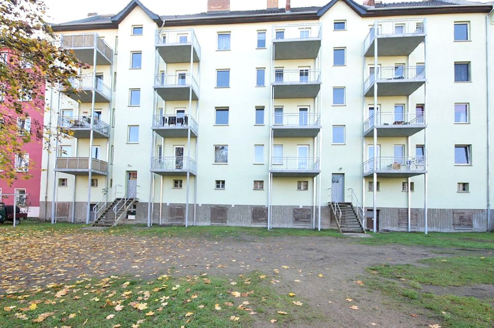 BESICHTIGUNG 24.05.2024  14:30 UHR !! - Frisch renovierte 2-Zimmer-Wohnung in top-saniertem Altbau mit großem Balkon! in Eberswalde