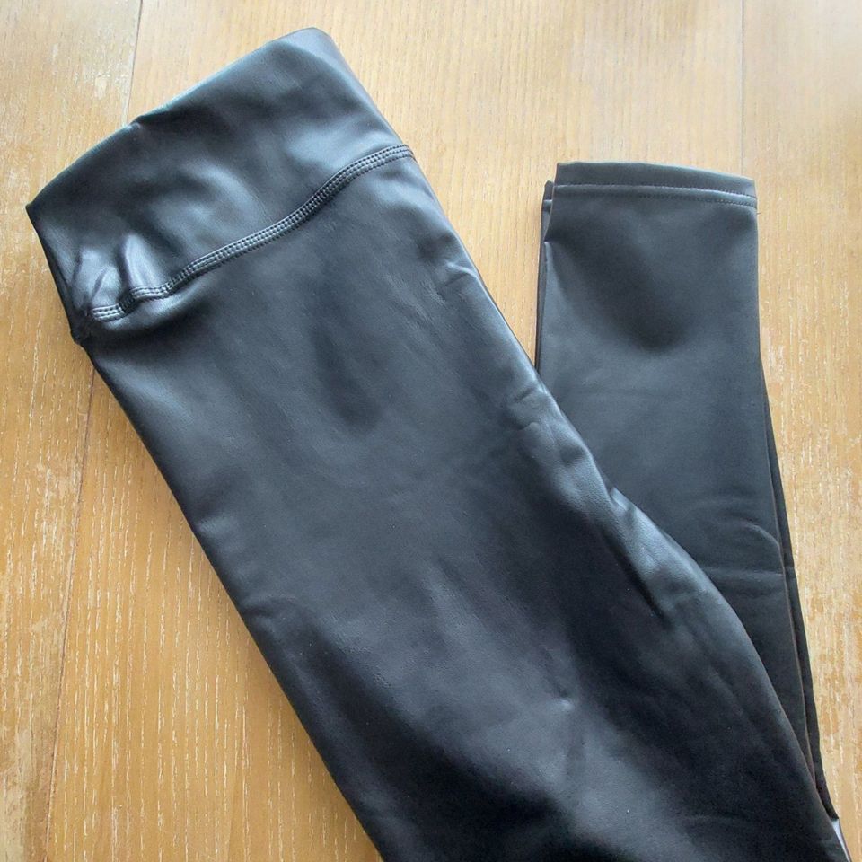 Leggings Thermolegging Kunstleder Gr. 40 schwarz ungetragen in München