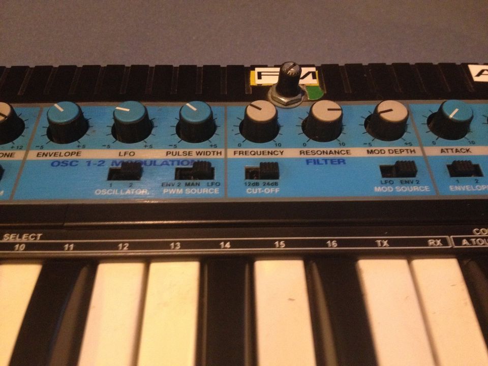 Novation Bass Station 1 + modifikation in Drei Gleichen