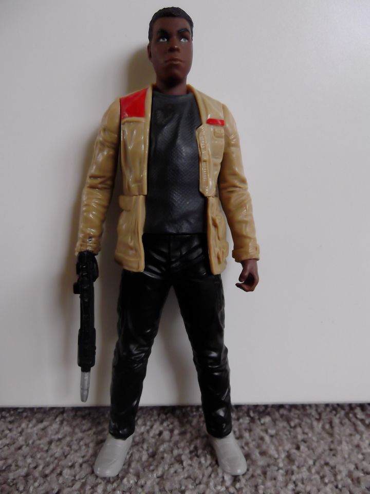 neue Hasbro Star Wars Figur Finn Jakku, black series in Bad Nauheim