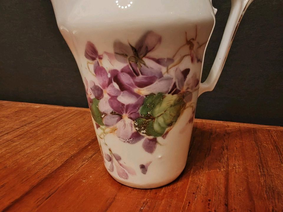 Milchkännchen aus Porzellan mit Blumendekor und Goldrand Milch in Berlin
