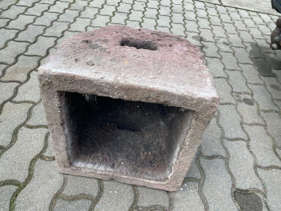 Barock Weinkeller Entlüftung aus Naturstein ca. 300 Jahre alt in Neuenkirchen
