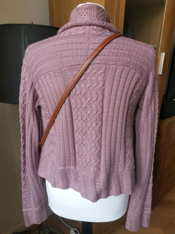 H&M fliederfarbene Strickjacke/Strickweste in Gr. S in Bad Mergentheim