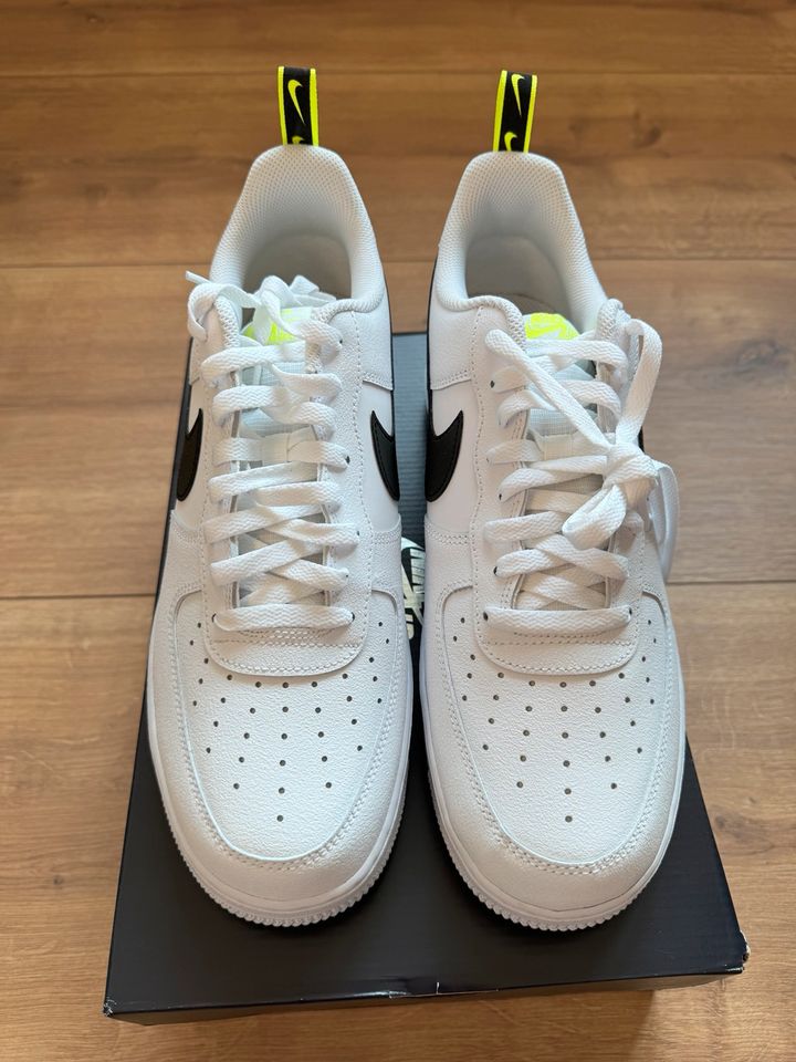 NIKE AIR FORCE 1 ‘07 WHITE BLACK VOLT EU 45 UNGETRAGEN in Ahaus