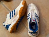 Hallenturnschuhe Adidas, Farbe: weiß / blau, Größe: 37 1/3 Hessen - Lorch Vorschau