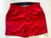 Tommy Hilfiger Badeshorts / 1 x schwarz, 1 x rot / Gr. S Niedersachsen - Hildesheim Vorschau