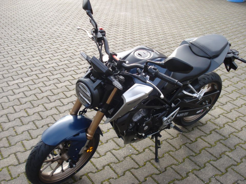 Honda CB 125 R / 1. Hand / Reifen NEU in Pfarrkirchen