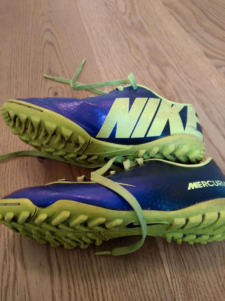 Fußballschuhe Gr. 31, Nike, lila-gelb in Hamburg