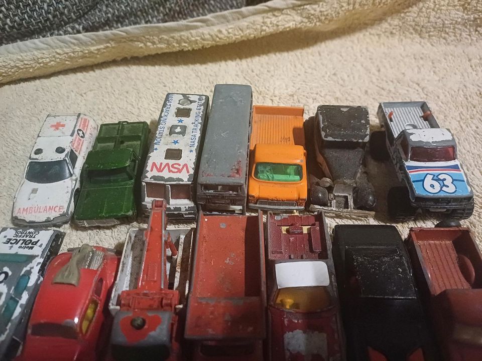 Matchbox Autos Automodelle alt bespielt in Bestensee