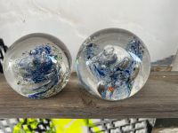 2 Briefbeschwerer Glas lila Wirbel Luftblasen Nordrhein-Westfalen - Leverkusen Vorschau