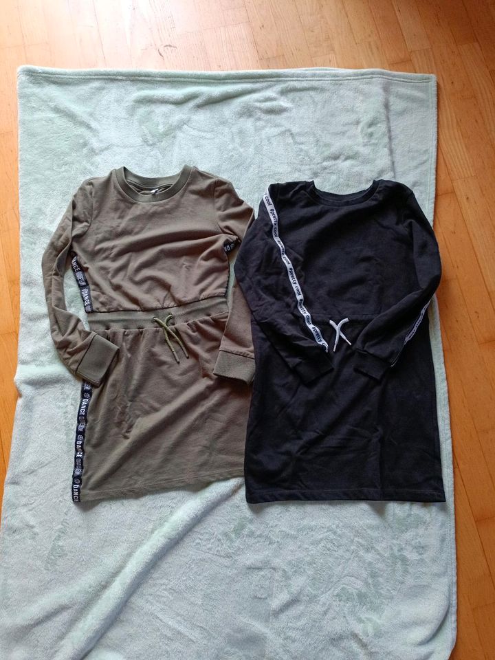 Kleiderpaket Kleider Sweatshirt kleid gr. 134/140 in Möttingen