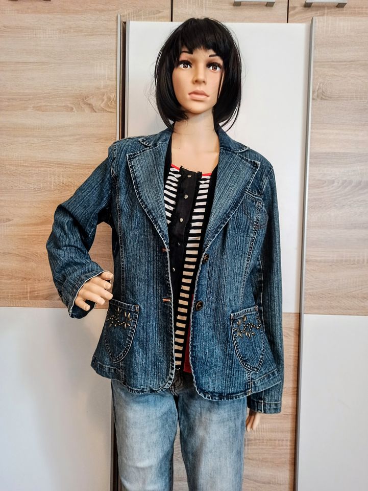 Schöne Jeans-Jacke von Biaggini mit Strasssteinen in Berlin