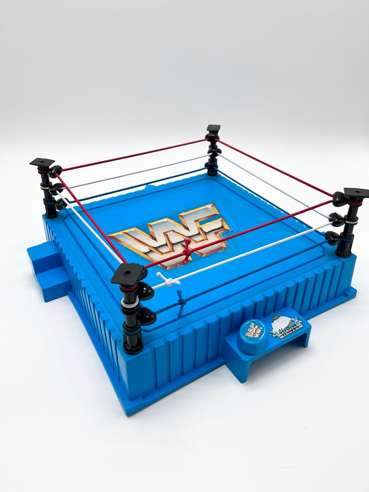 WWF/WWE Hasbro Wrestling Ring blau in Filderstadt