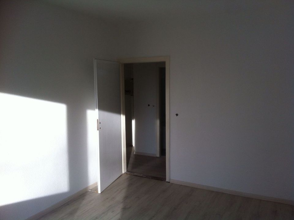 3 Zimmer Wohnung mit Balkon in Teutschenthal