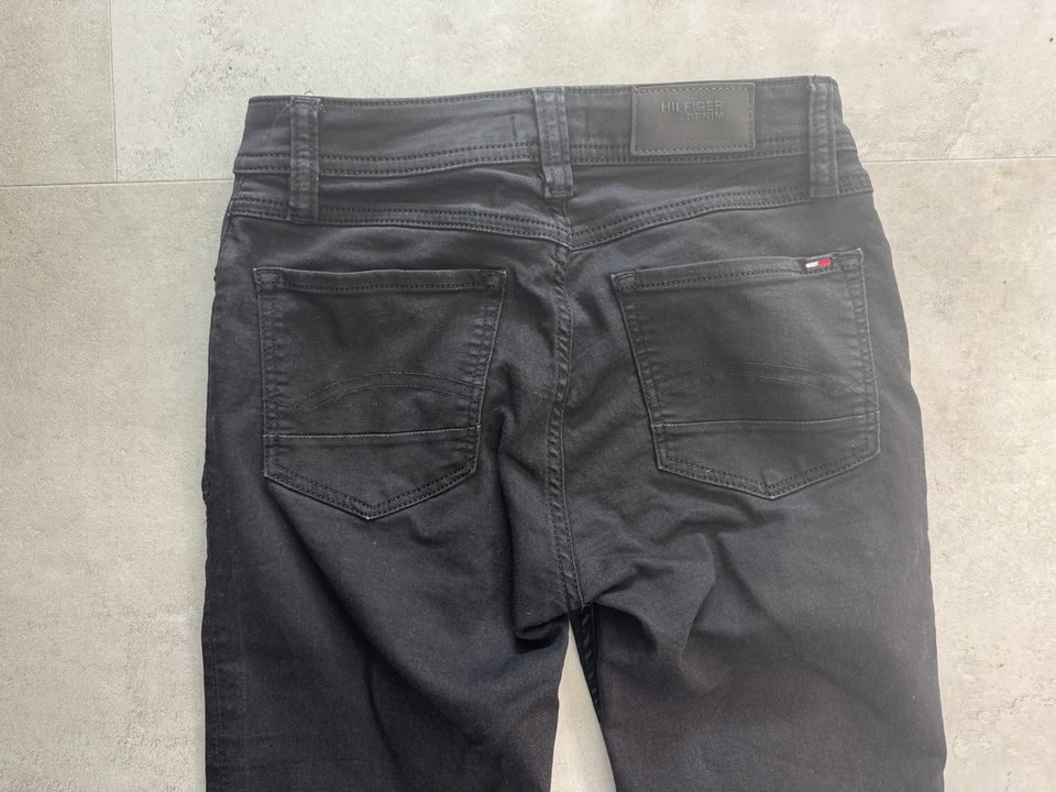 Tommy Hilfiger Jeans W26 L32 schwarz Damen in Bergen auf Rügen