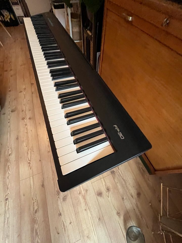 Roland FP-30 E-Piano / Keyboard / Klavier in Berlin