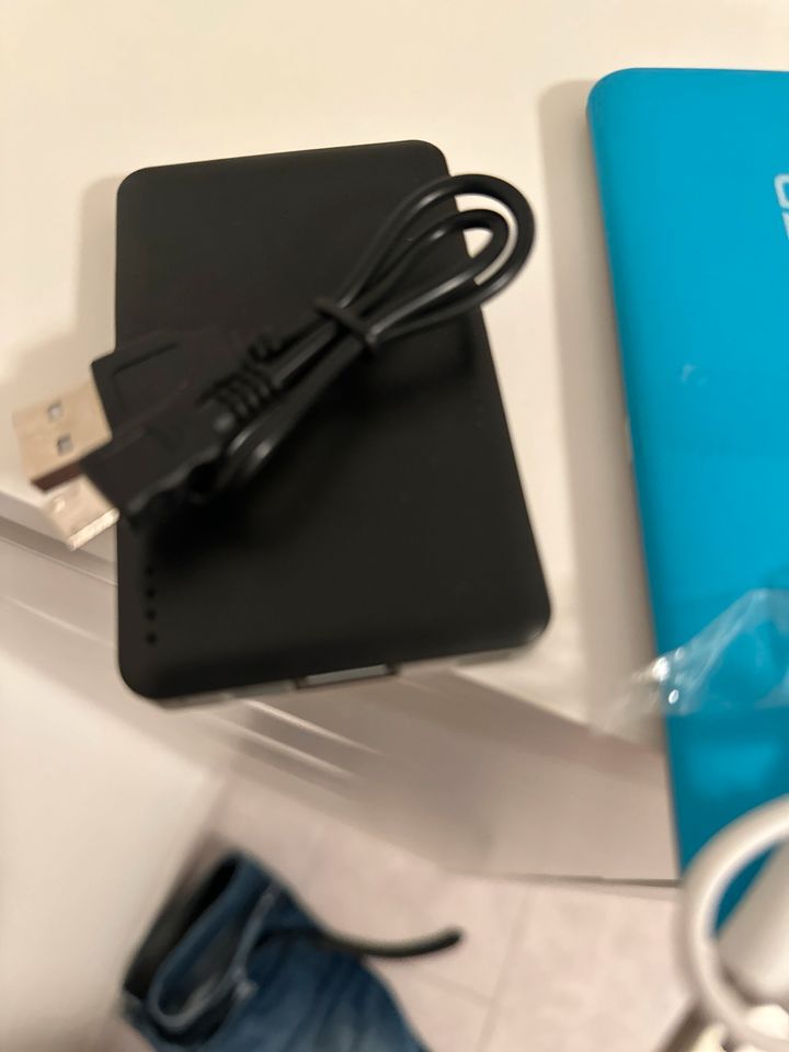 2x PowerBank mit Kabel in Augsburg