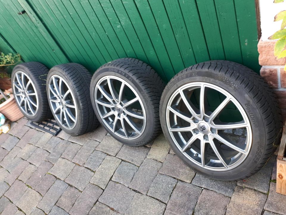 Winterreifen mit Alu Felge 225/ 45R 18 V in Mertesdorf