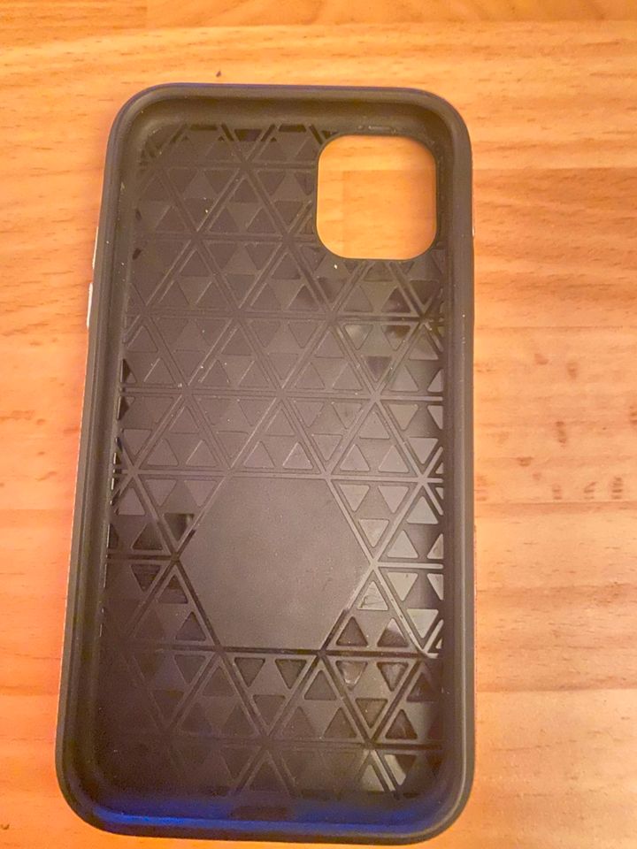 8 Handyhüllen f. Apple iPhone 11 Cover Backcover Einzelkauf mögl. in Chemnitz