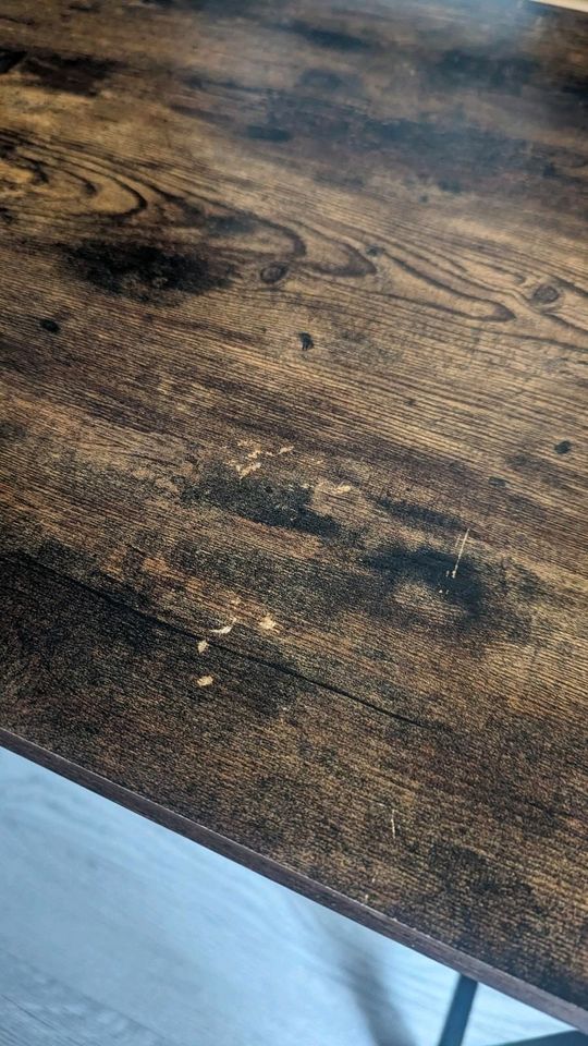Schreibtisch mit Holzoberfläche - guter Zustand in Aschaffenburg