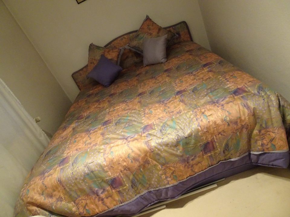 Großes tolles Bett mit Decke und Kissen 1,80 x 2,00 in Peine