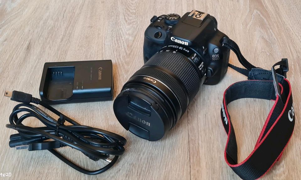 Canon EOS 100D Digitale-Spiegelreflexkamera + Objektiv in Berlin