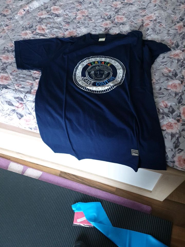 Versace T.shirt xl in Koblenz