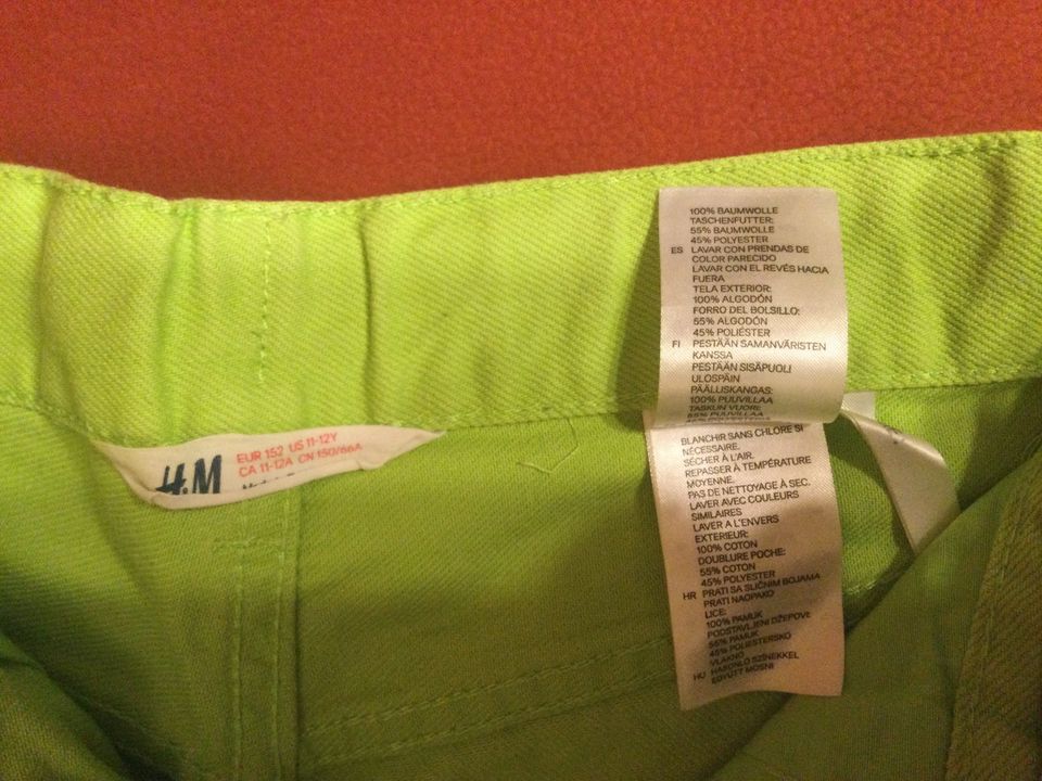 Shorts, kurze Hose, Bermuda, H&M 152, verstellbar, hell grün in Niederkrüchten