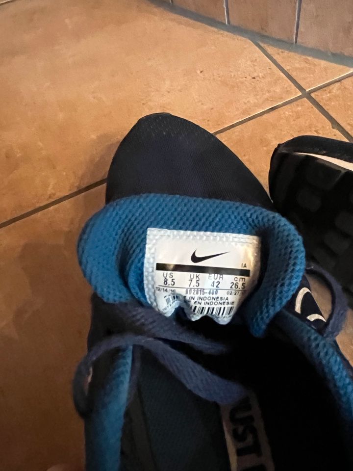 Herren Sportschuhe von Nike - Größe 42 in Lützelbach