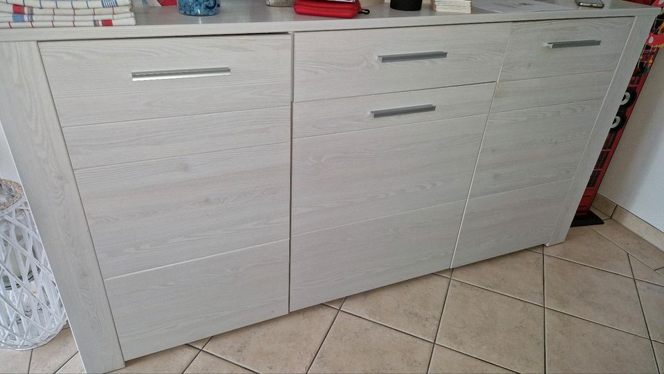 Ein Schrank abzugeben Sideboard in Alsdorf