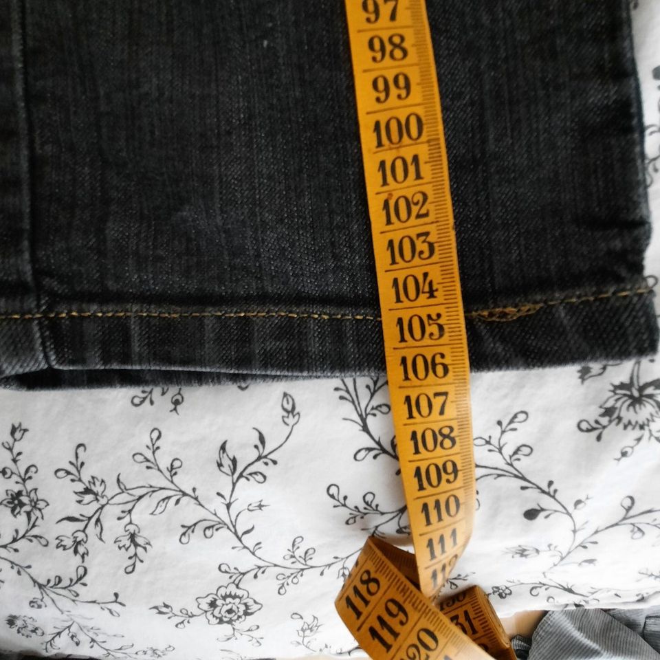 Schwarze Jeans von Rosner, Größe 40, sehr gut erhalten in Hannover