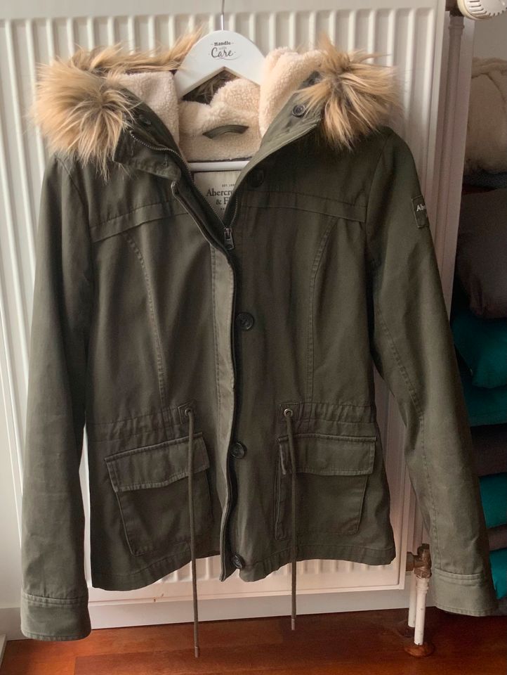 Abercrombie & Fitch Winterjacke Parka, Gr. L, khaki, oliv in Heiligenhaus